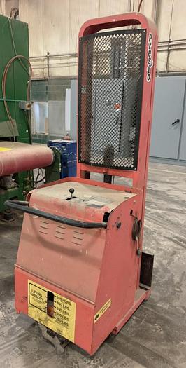 Used PRESTO C62A-200, 13 INCH LOAD-CENTER COUNTERWEIGHT STACKER