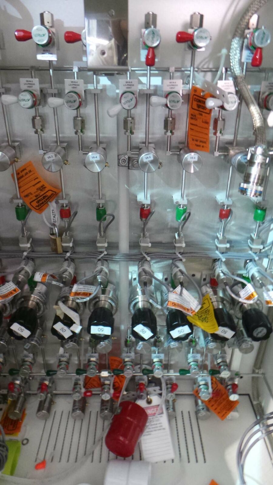 Used Air Products 210173 Cabinet, Gasguard Gas KR / NE