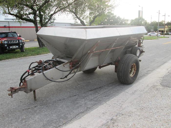 Used M & D 5-6 Ton Stainless Steel Spreader