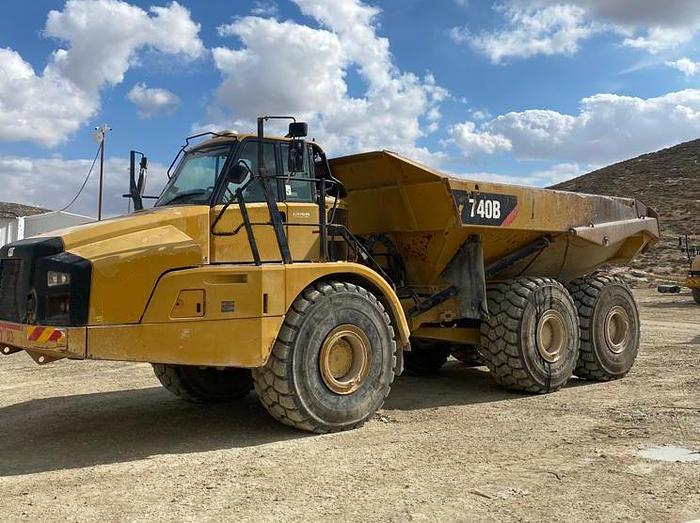 Used 2011 CATERPILLAR 740B