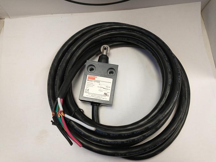 Dayton Limit Switch: SPDT, 10A @ 300V, 10A @ 300V Q300 Q300 Roller Plunger GH115