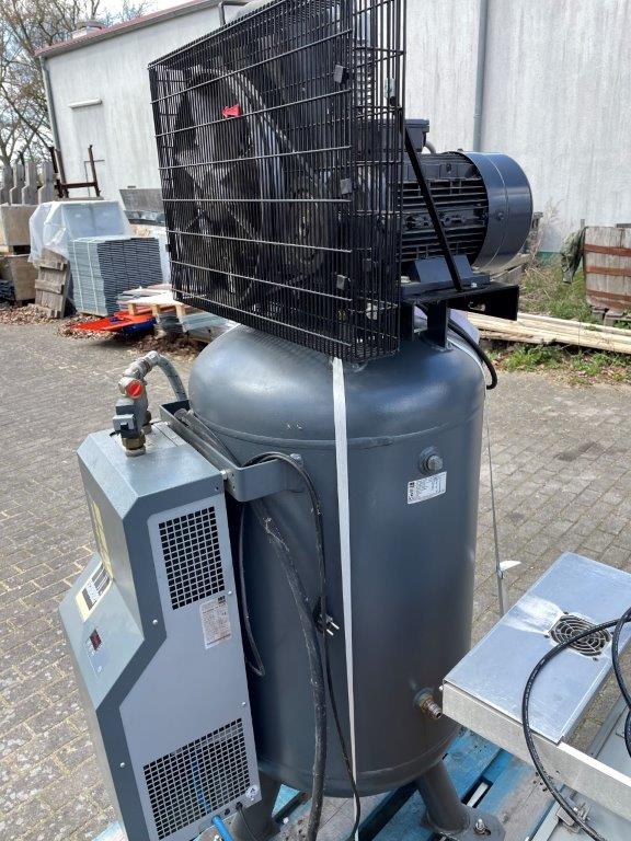 Used Piston compressor Schneider Unimaster UNM STV 65010270 PT with refrigeration dryer