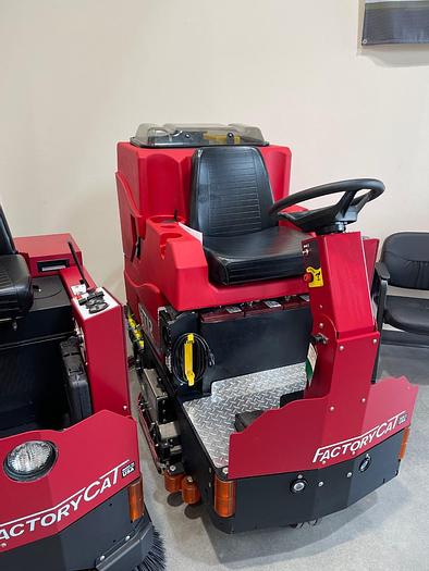 Used 2022 FACTORY CAT GTR V2.0 RIDER FLOOR SCRUBBER (33" CYLINDRICAL)