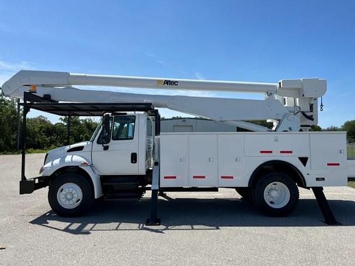 Used ALTEC AA755L 60FT MATERIAL HNDLER 2 MAN BUCKET ON 2006 INTERNATIONAL4300 BOOM TRUCK