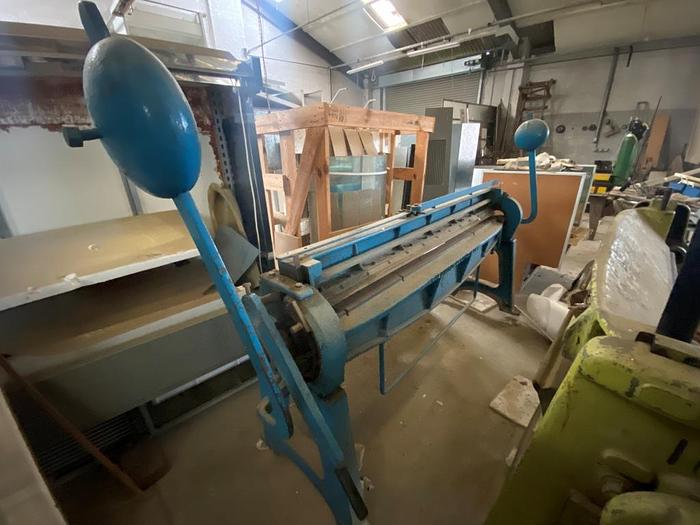 Used FJ Edwards 6ft Manual Folder