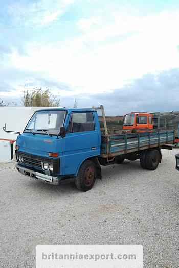 Used 1981 TOYOTA Dyna BU30 300 6 tyres truck.