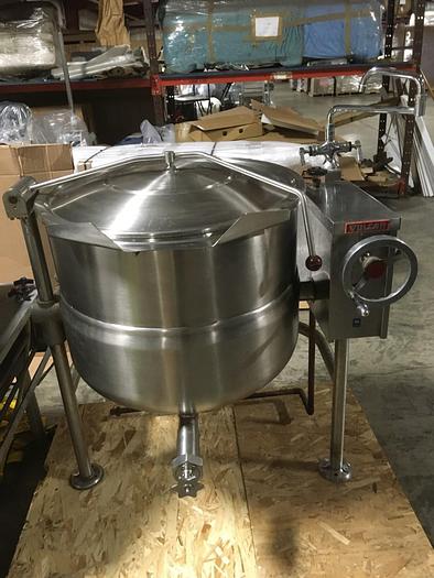 Used VULCAN-CROWN  DLT-40, 40 GAL. "DIRECT STEAM" TILTING STEAM KETTLE w/ 2" TDO & S/S E-Z LIFT COVER. (#806)