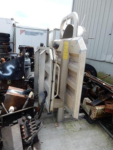 Used 14' Kybato AR-500 Quick Change Box with Kybato Quick Change 5th Wheel Plate & Aluminum headache rack