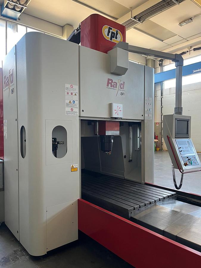 Usato CENTRO DI LAVORO VERTICALE