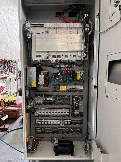 Usato CENTRO DI LAVORO VERTICALE