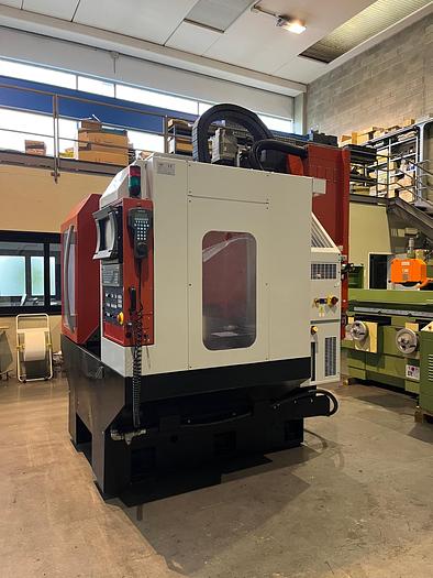 Usato CENTRO DI LAVORO VERTICALE