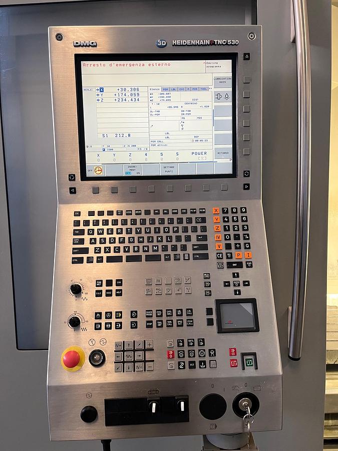 Usato CENTRO DI LAVORO VERTICALE