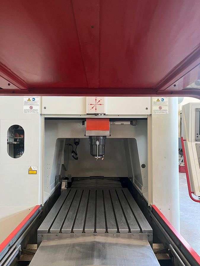 Usato CENTRO DI LAVORO VERTICALE