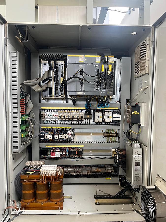 Usato CENTRO DI LAVORO VERTICALE