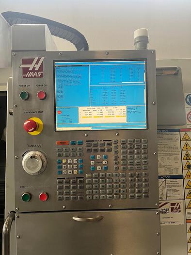 Usato CENTRO DI LAVORO VERTICALE