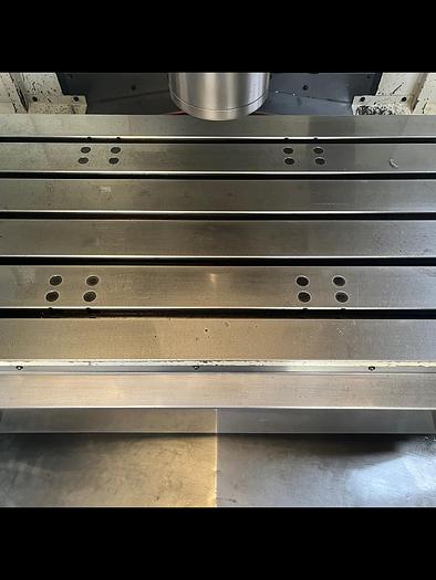 Usato CENTRO DI LAVORO VERTICALE