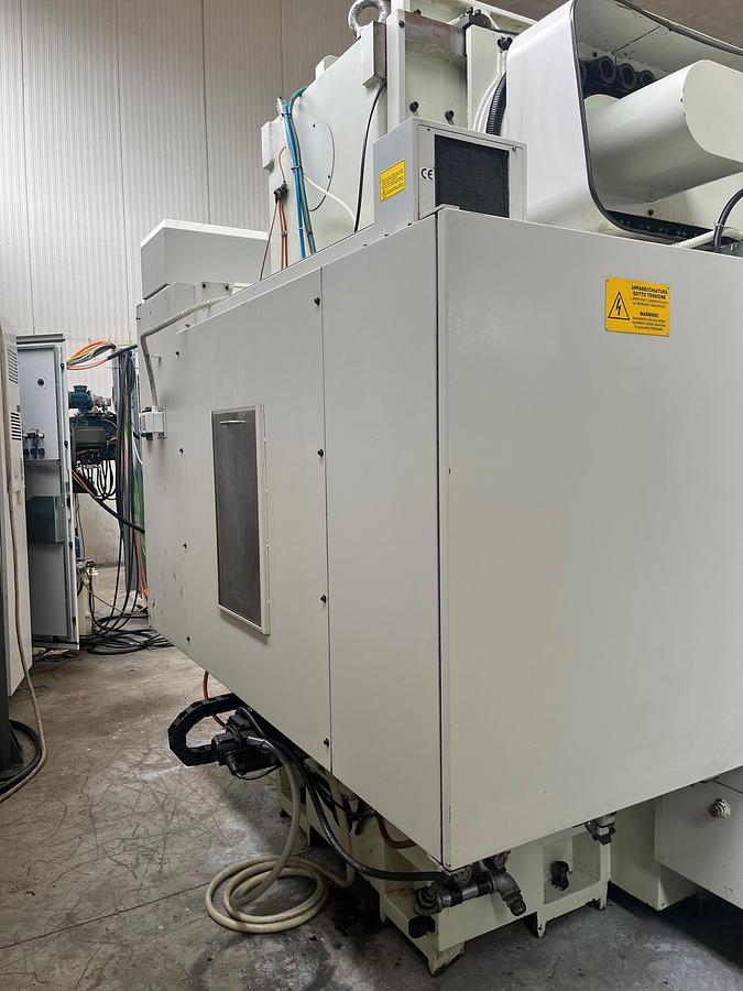 Usato CENTRO DI LAVORO VERTICALE 