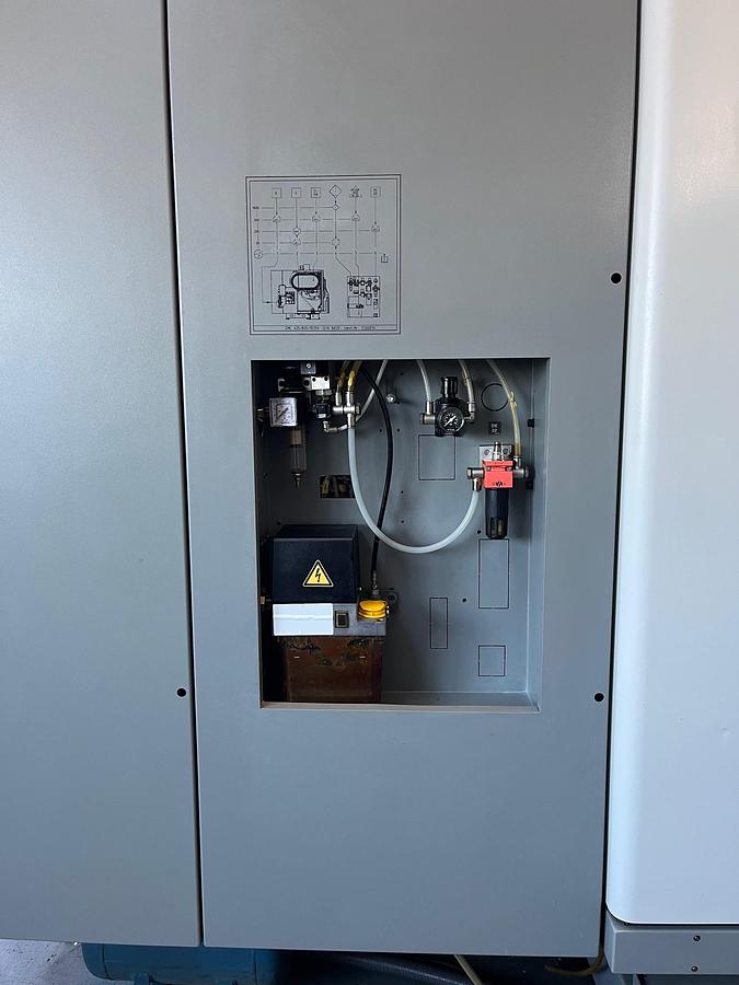 Usato CENTRO DI LAVORO VERTICALE