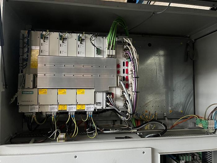 Usato CENTRO DI LAVORO VERTICALE