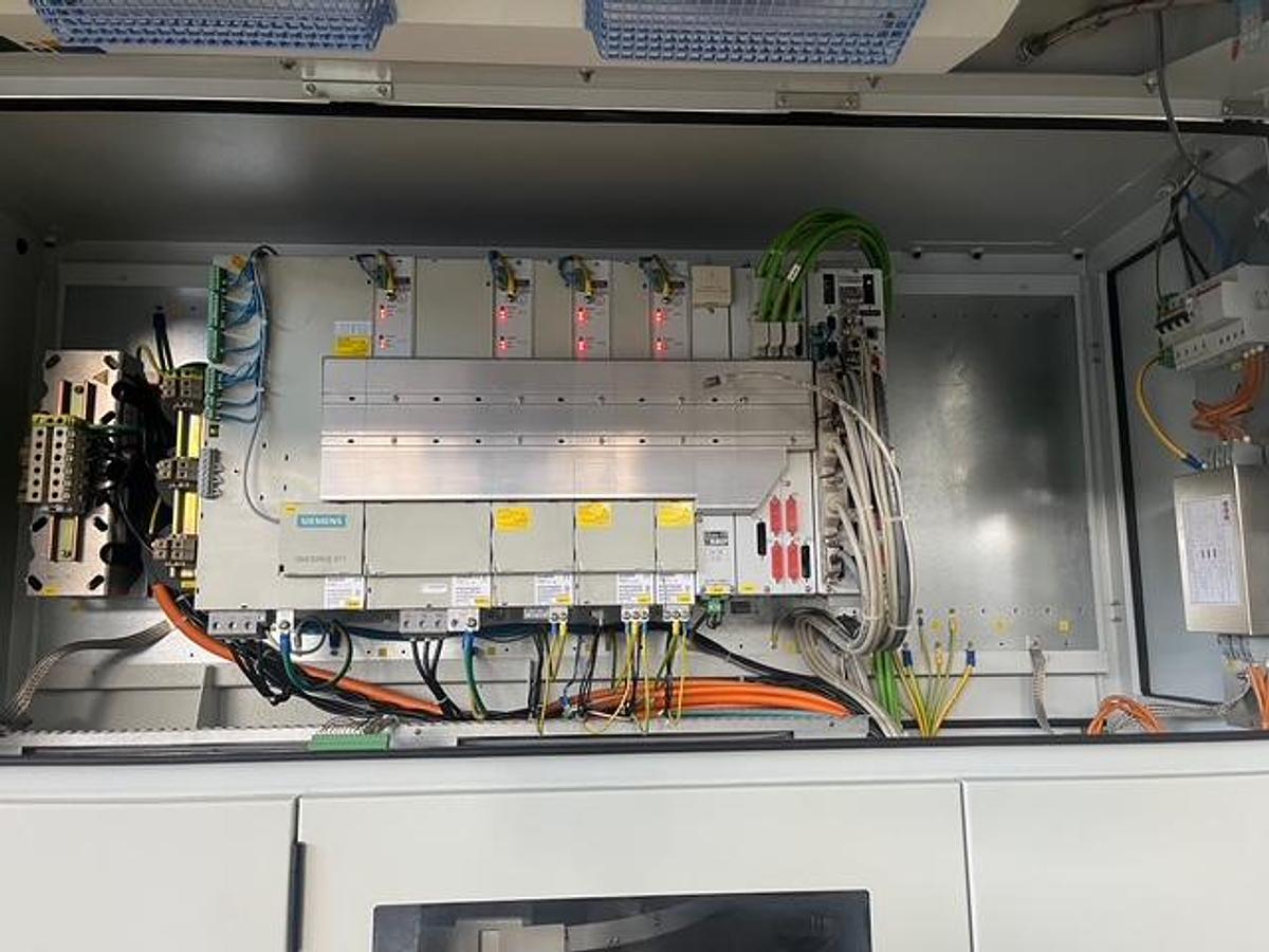 Usato CENTRO DI LAVORO VERTICALE 