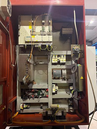 Usato CENTRO DI LAVORO VERTICALE