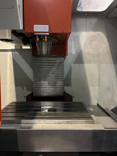 Usato CENTRO DI LAVORO VERTICALE