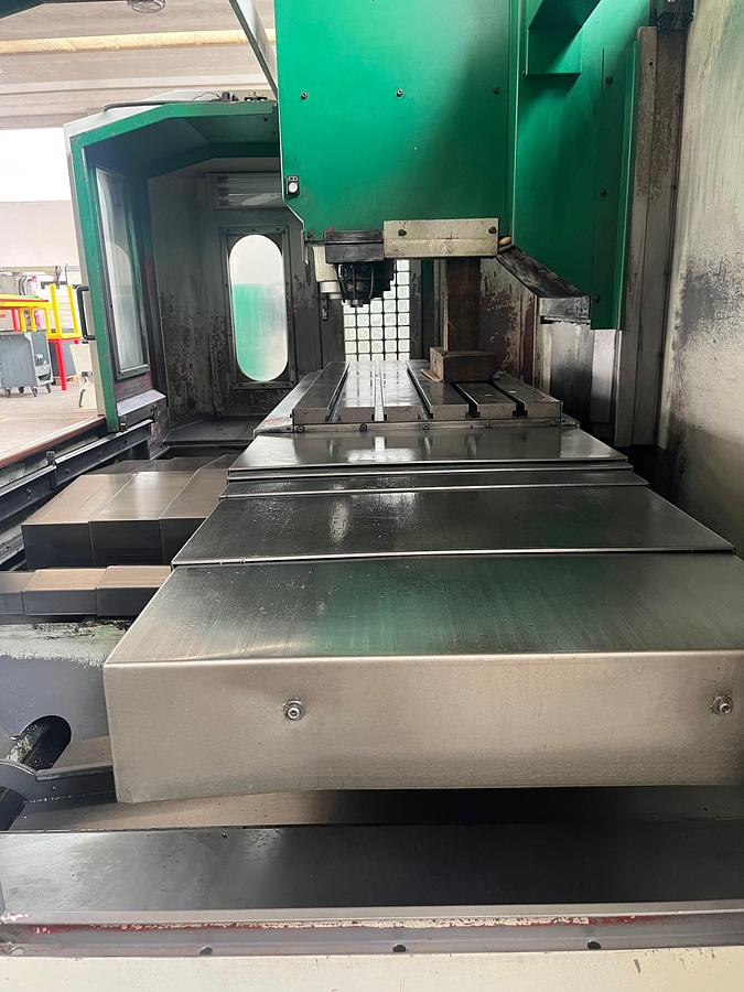 Usato CENTRO DI LAVORO VERTICALE 