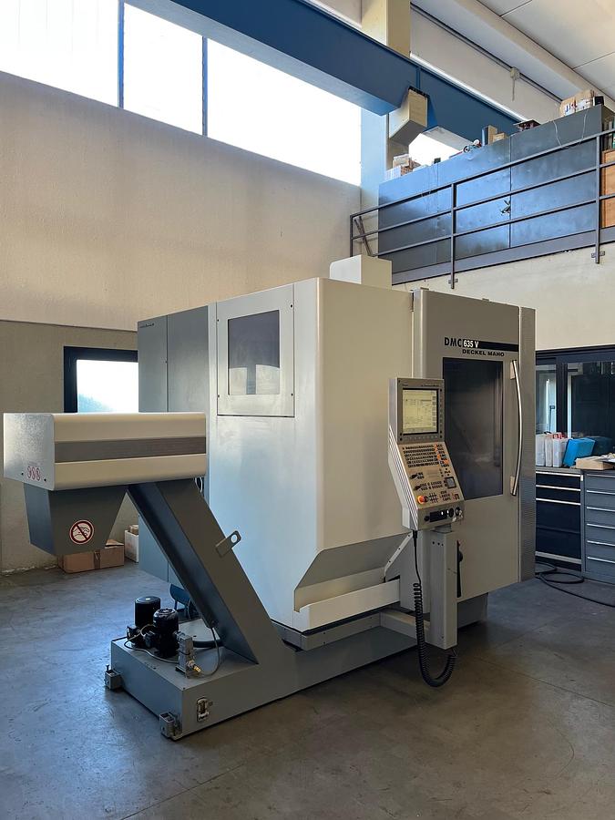 Usato CENTRO DI LAVORO VERTICALE