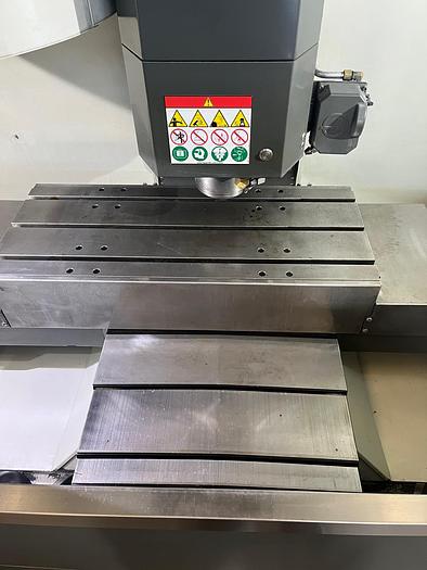 Usato CENTRO DI LAVORO VERTICALE