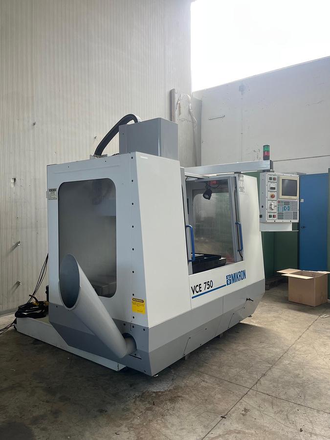Usato CENTRO DI LAVORO VERTICALE 