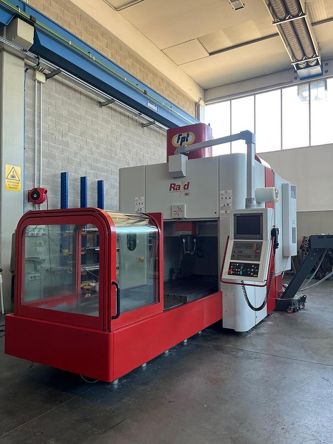 Usato CENTRO DI LAVORO VERTICALE