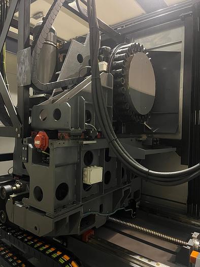 Usato CENTRO DI LAVORO VERTICALE