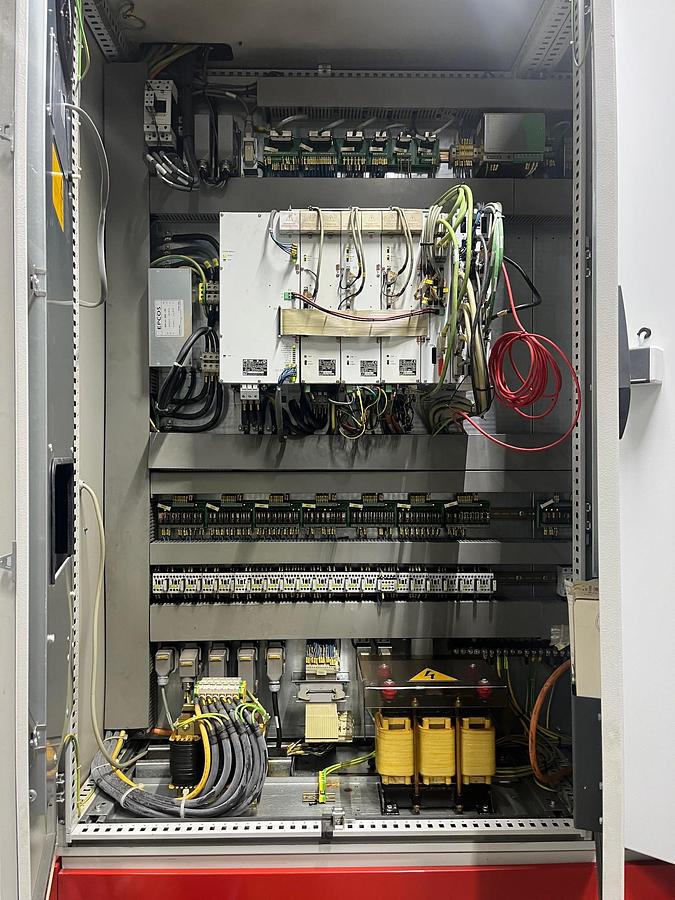 Usato CENTRO DI LAVORO VERTICALE