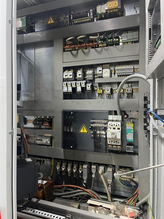 Usato CENTRO DI LAVORO VERTICALE