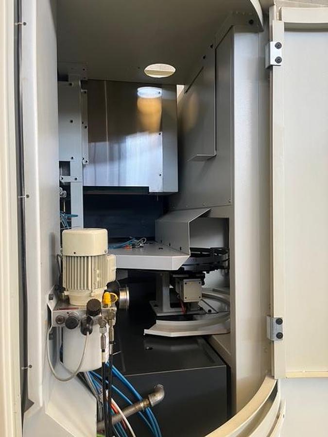 Usato CENTRO DI LAVORO VERTICALE 