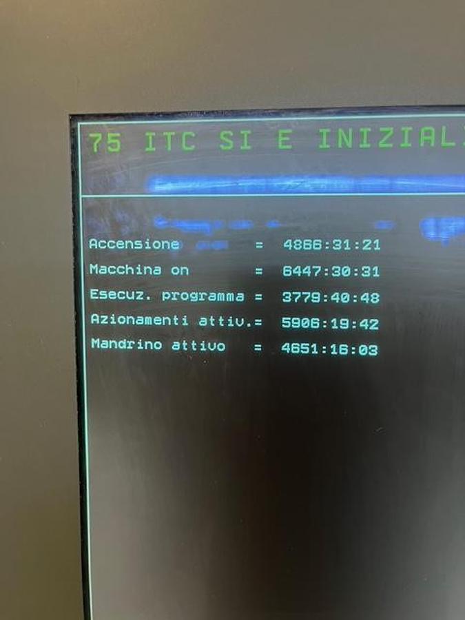 Usato CENTRO DI LAVORO VERTICALE 