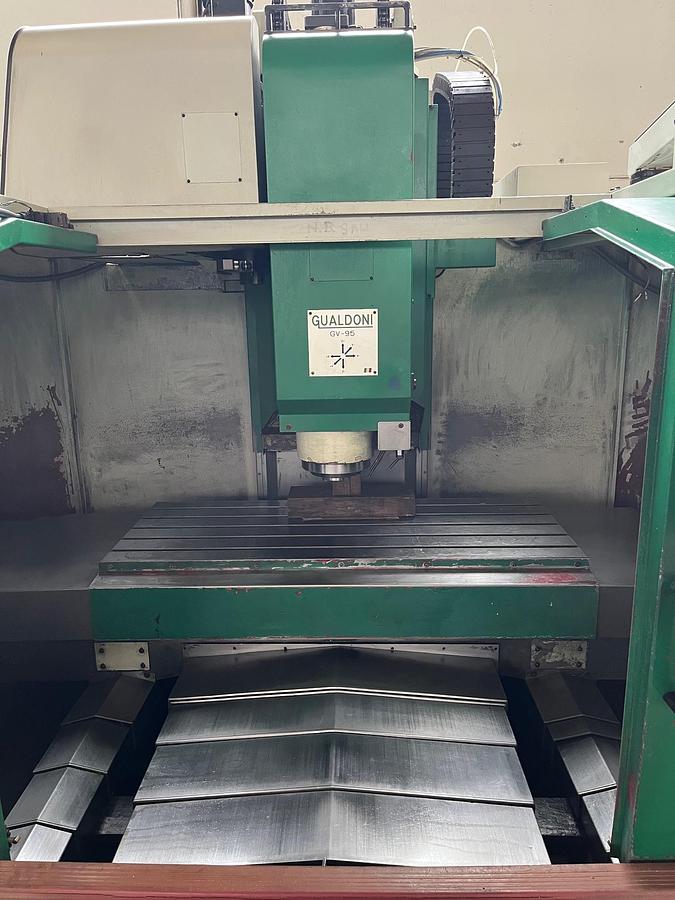 Usato CENTRO DI LAVORO VERTICALE 