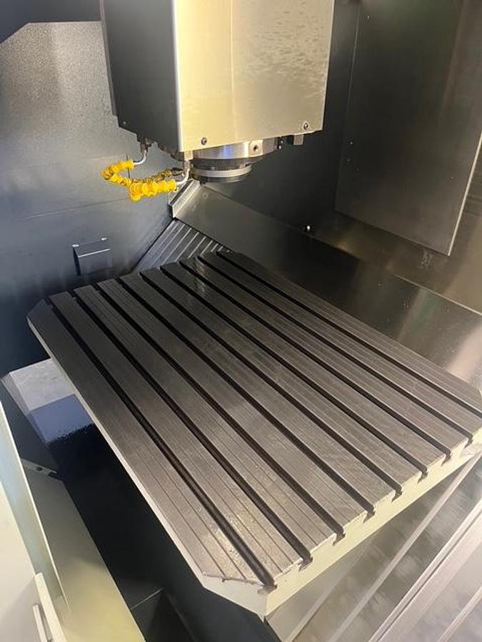 Usato CENTRO DI LAVORO VERTICALE 