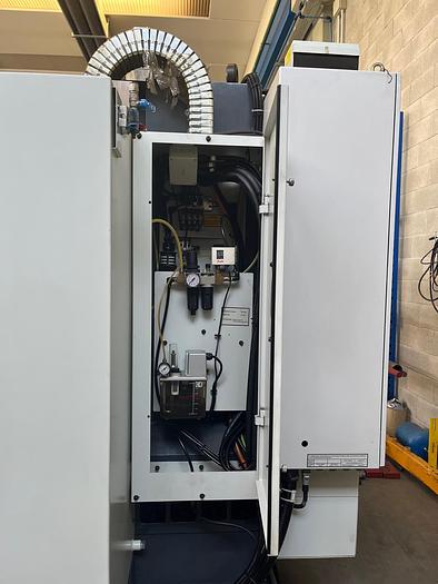 Usato CENTRO DI LAVORO VERTICALE