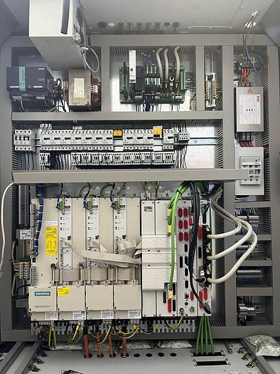 Usato CENTRO DI LAVORO VERTICALE