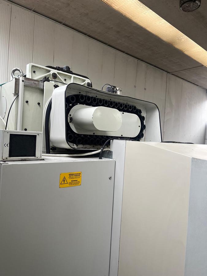 Usato CENTRO DI LAVORO VERTICALE 