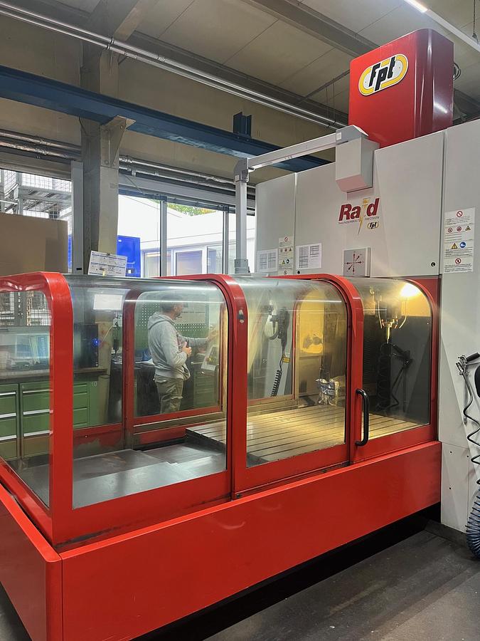 Usato CENTRO DI LAVORO VERTICALE