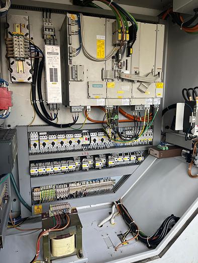 Usato CENTRO DI LAVORO VERTICALE