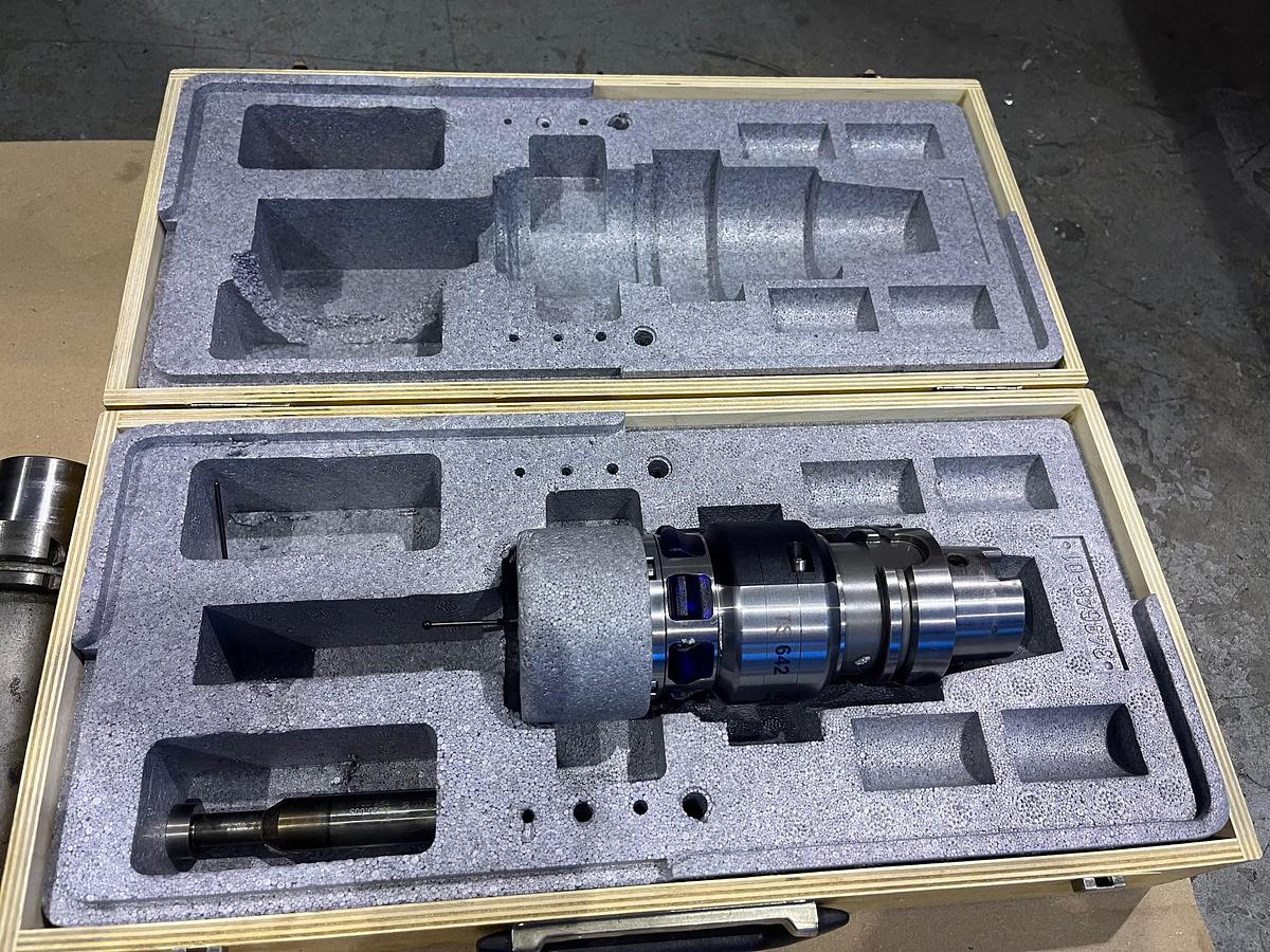 Usato CENTRO DI LAVORO VERTICALE