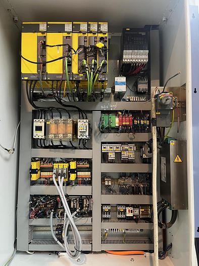 Usato CENTRO DI LAVORO VERTICALE