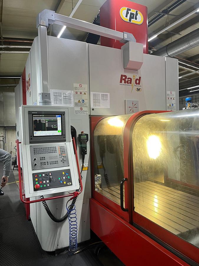 Usato CENTRO DI LAVORO VERTICALE