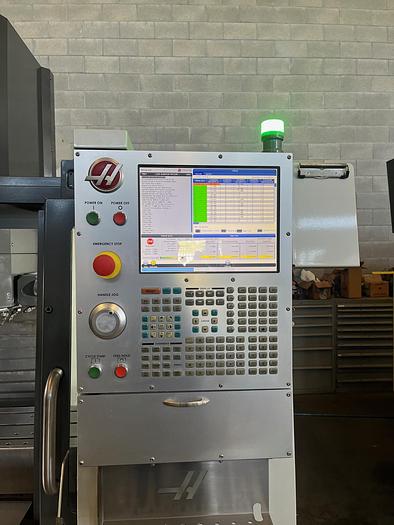 Usato CENTRO DI LAVORO VERTICALE