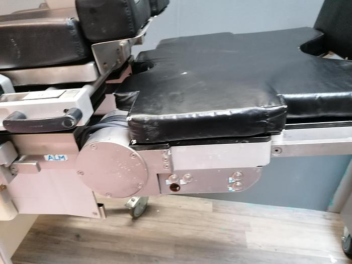 Used Operating table SN MC000015
