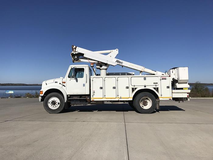 Used 2002 International 4700 w/ Altec TA41M Bucket Truck