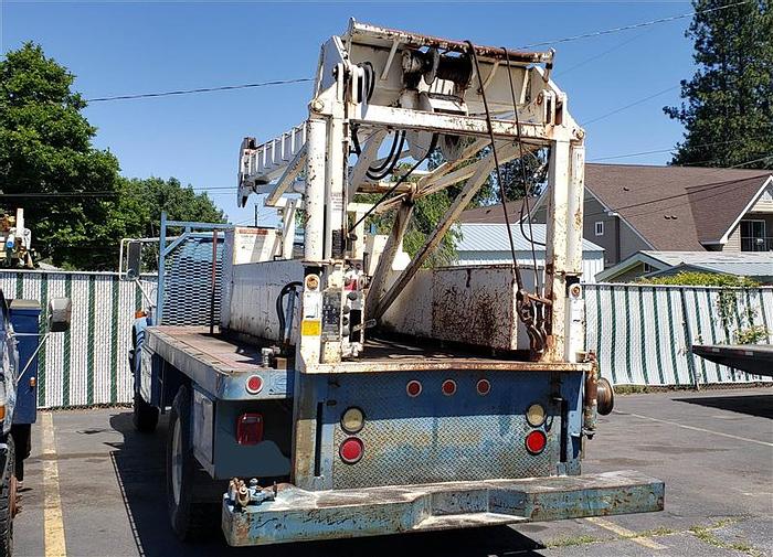 Used 1983 Smeal Smeal 10T Pump Hoist Rig